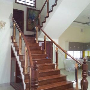 cầu thang kính chân hợp kim