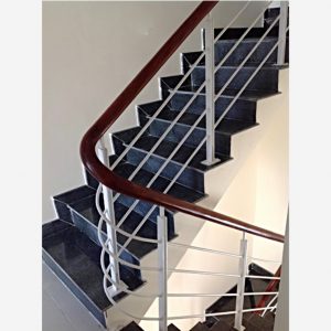 cầu thang sắt tay vịn gỗ