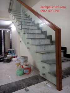 cầu thang kính củ pad