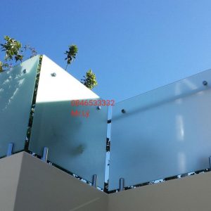 lan can kính ngoài trời