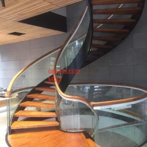 cầu thang kính cường lực